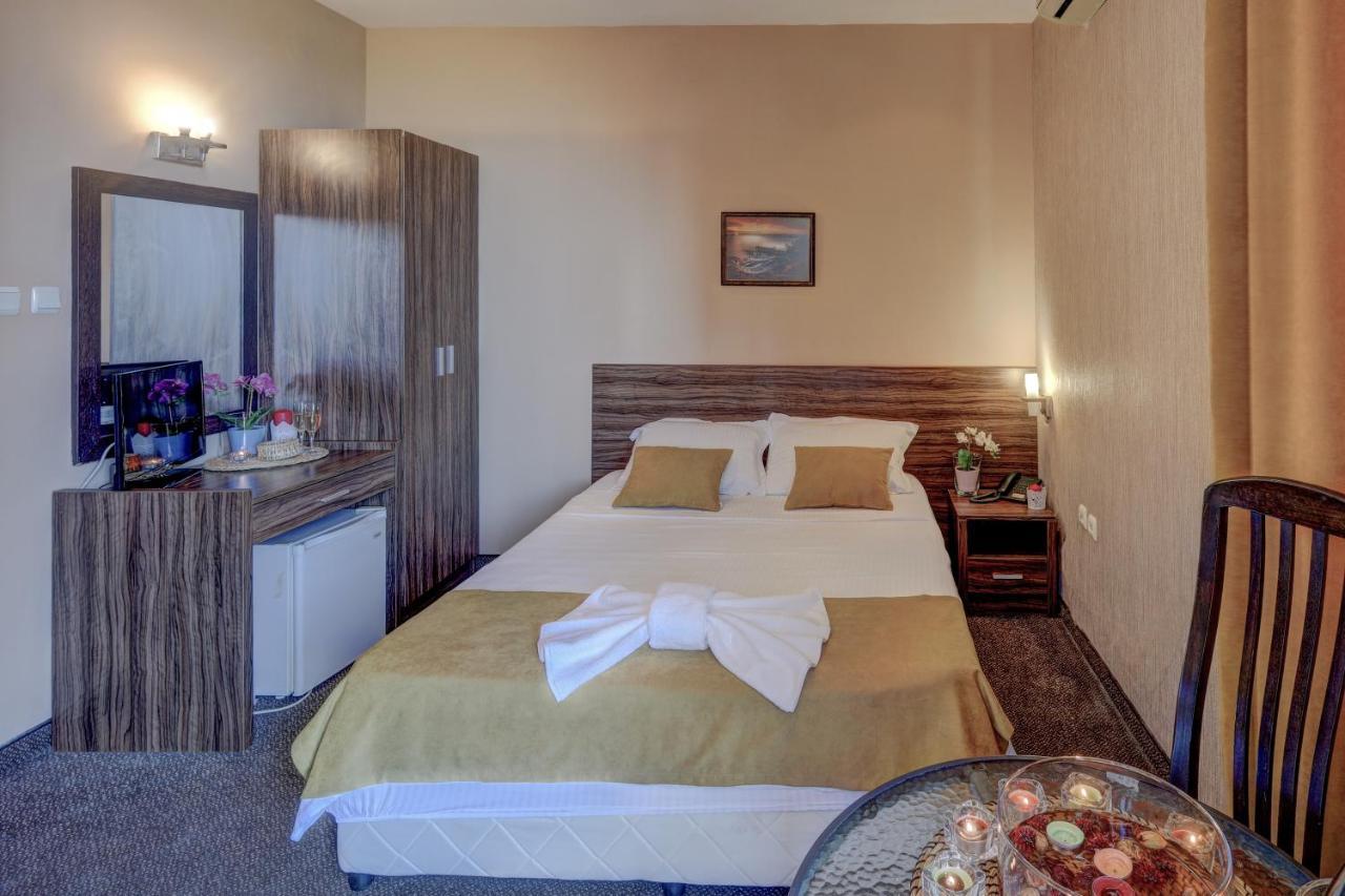 Ellinis Hotel Warna Exterior foto