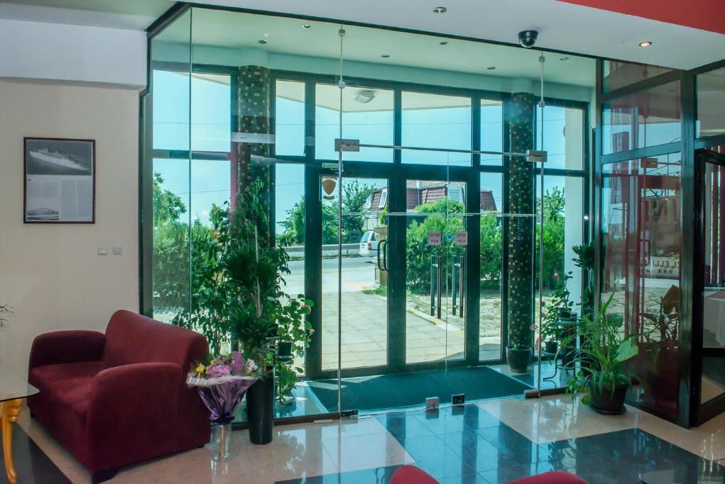 Ellinis Hotel Warna Exterior foto